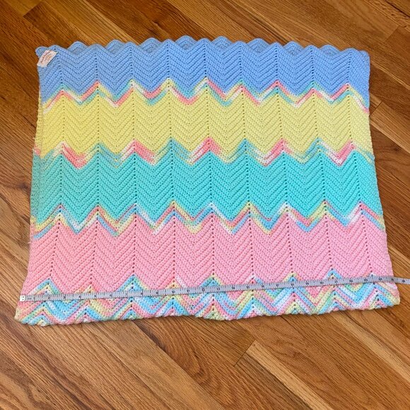 VTG Hand Knit 44 x 25" Baby Blanket Lap Blanket Pastel Chevron Made By Grandma - Picture 3 of 8